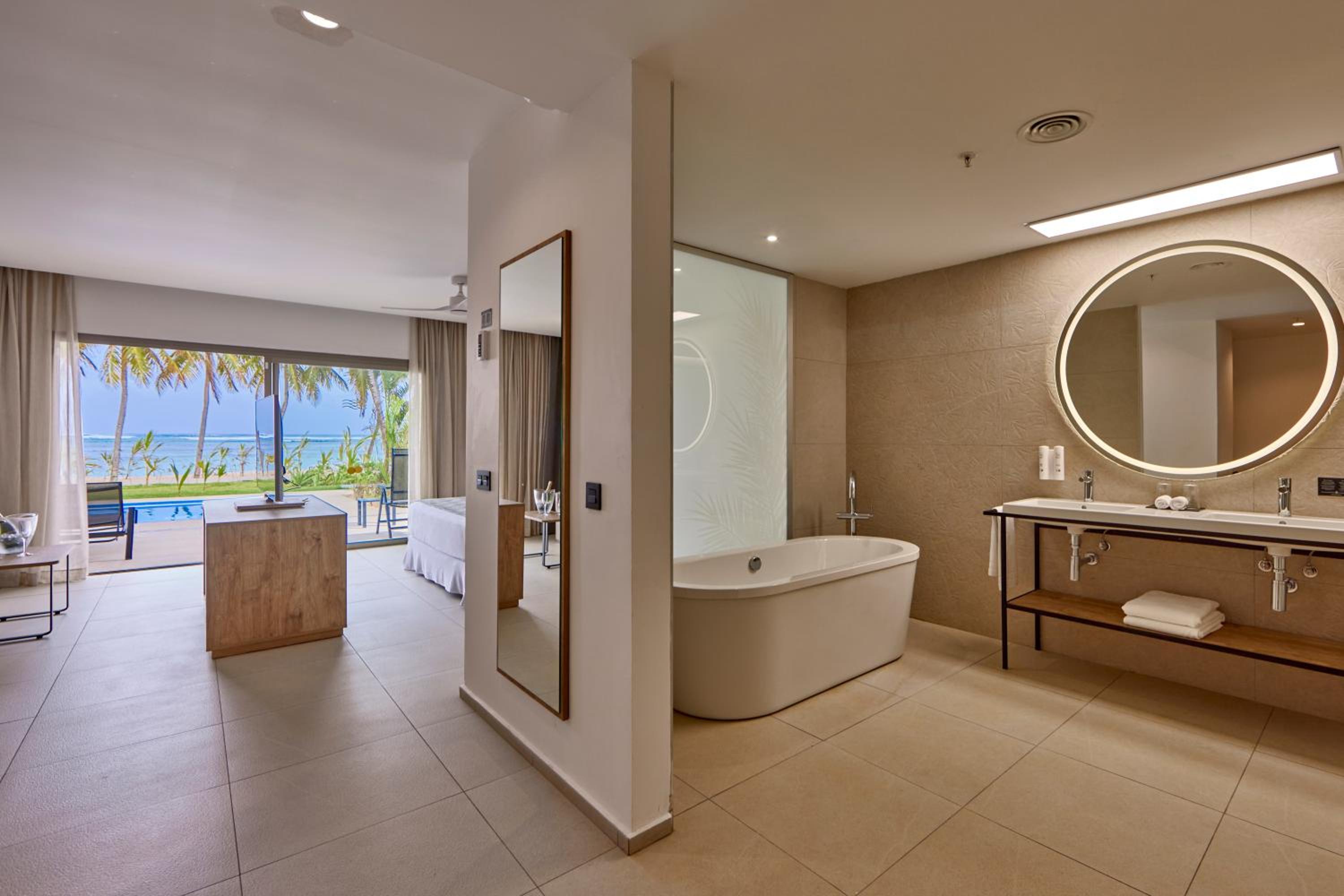 Elite, Swim Up, Club, Suite, King Bed، Hotel Riu Palace Mauritius All Inclusive Adults Only 5/9