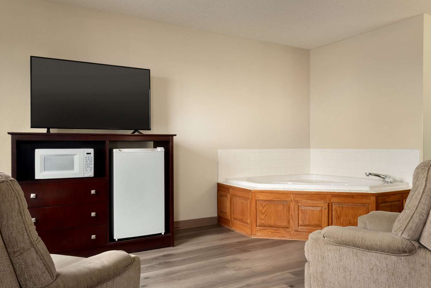 Super 8 by Wyndham Bethany MO 3/19