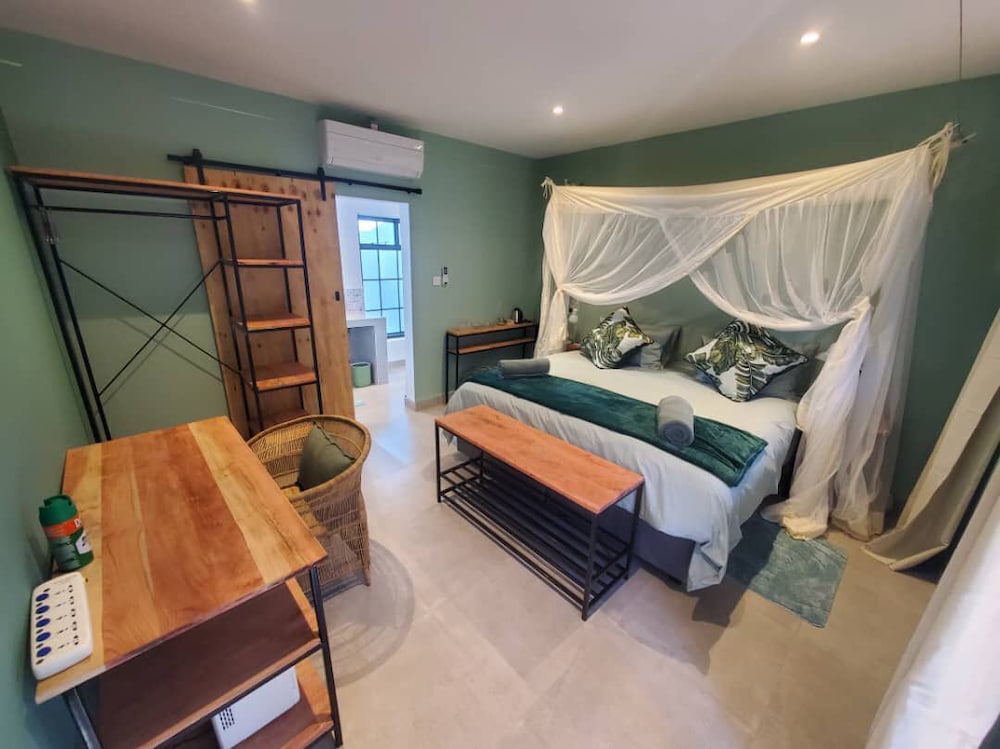 DELUXE, DOUBLE BED