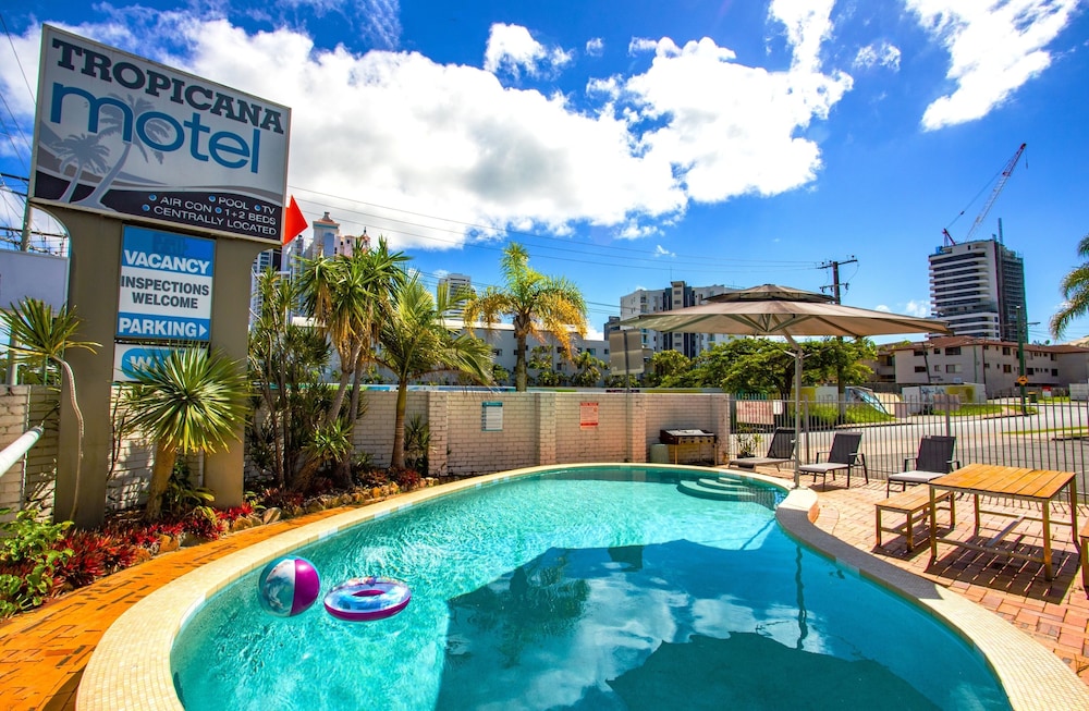 Tropicana Motel 45/50