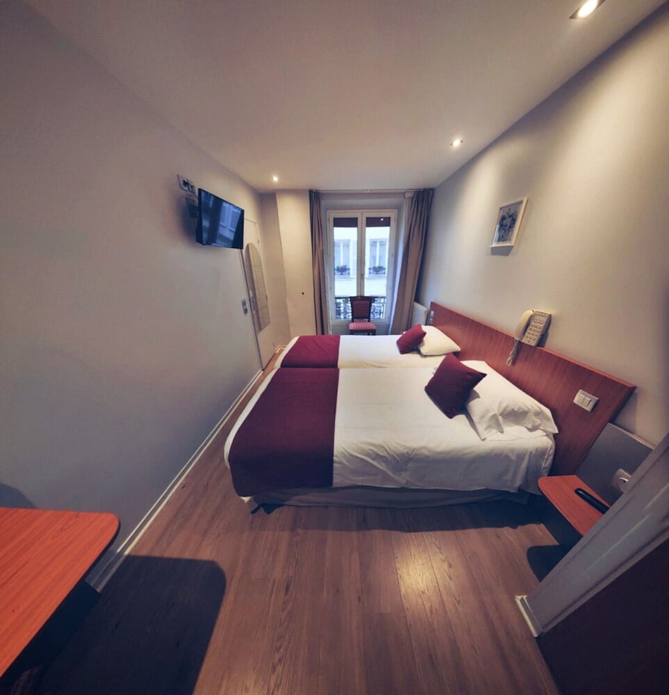 Deluxe, Twin Beds
