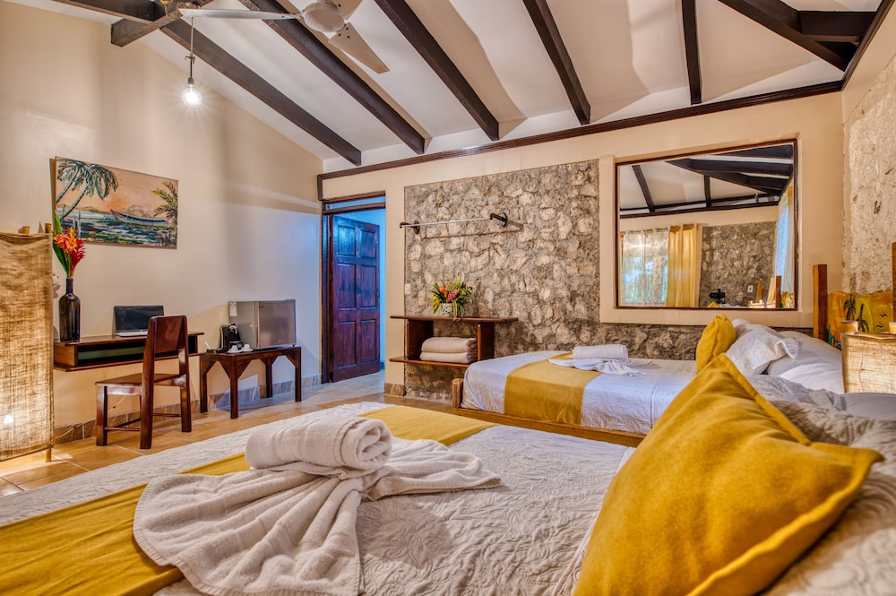 Atlantida Lodge 27/63