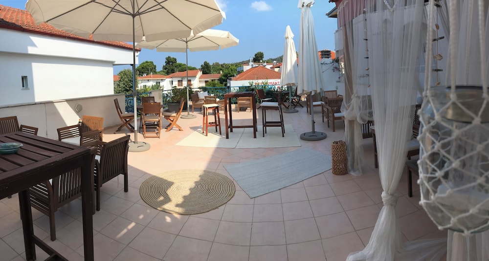 Victor-Eleni Hotel 79/94