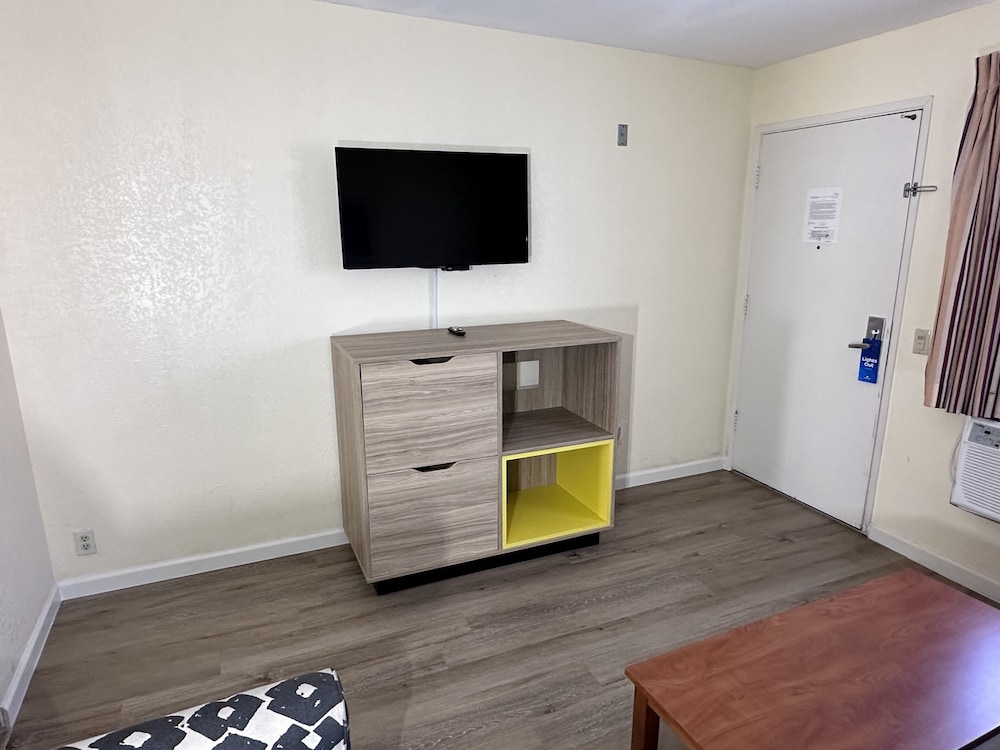 Days Inn by Wyndham San Marcos 15/17