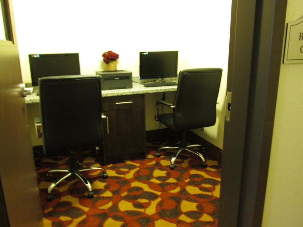 Sigma Inn & Suites Melville 18/28