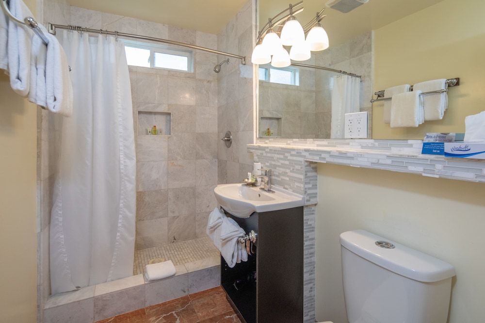 Vendange Carmel Inn and Suites 55/55