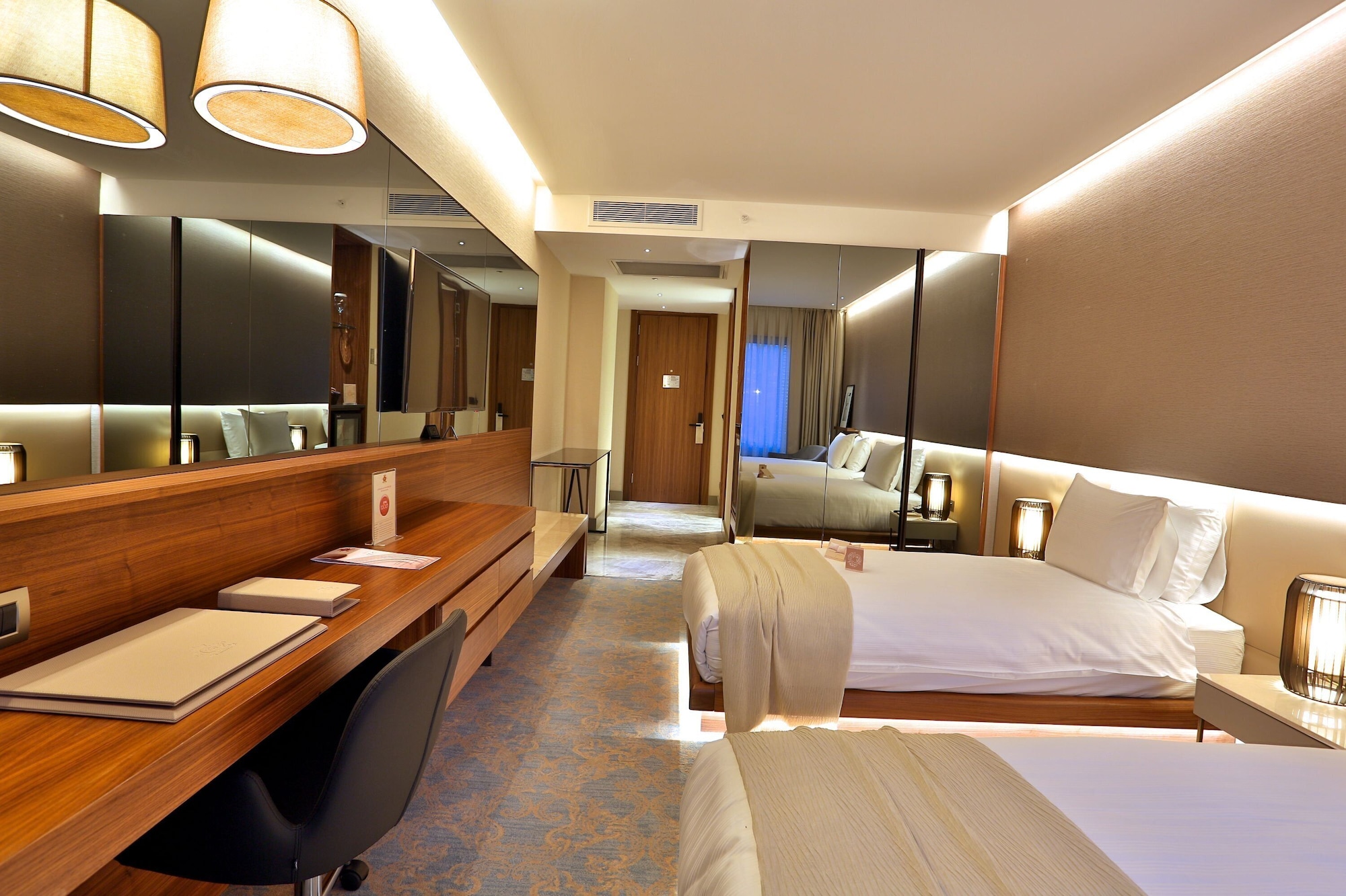 غرفة تنفيذية بسريرين منفصلين بإطلالة على المدينة بغرفة نوم واحدة، Dosso Dossi Hotels and SPA Downtown 8/10