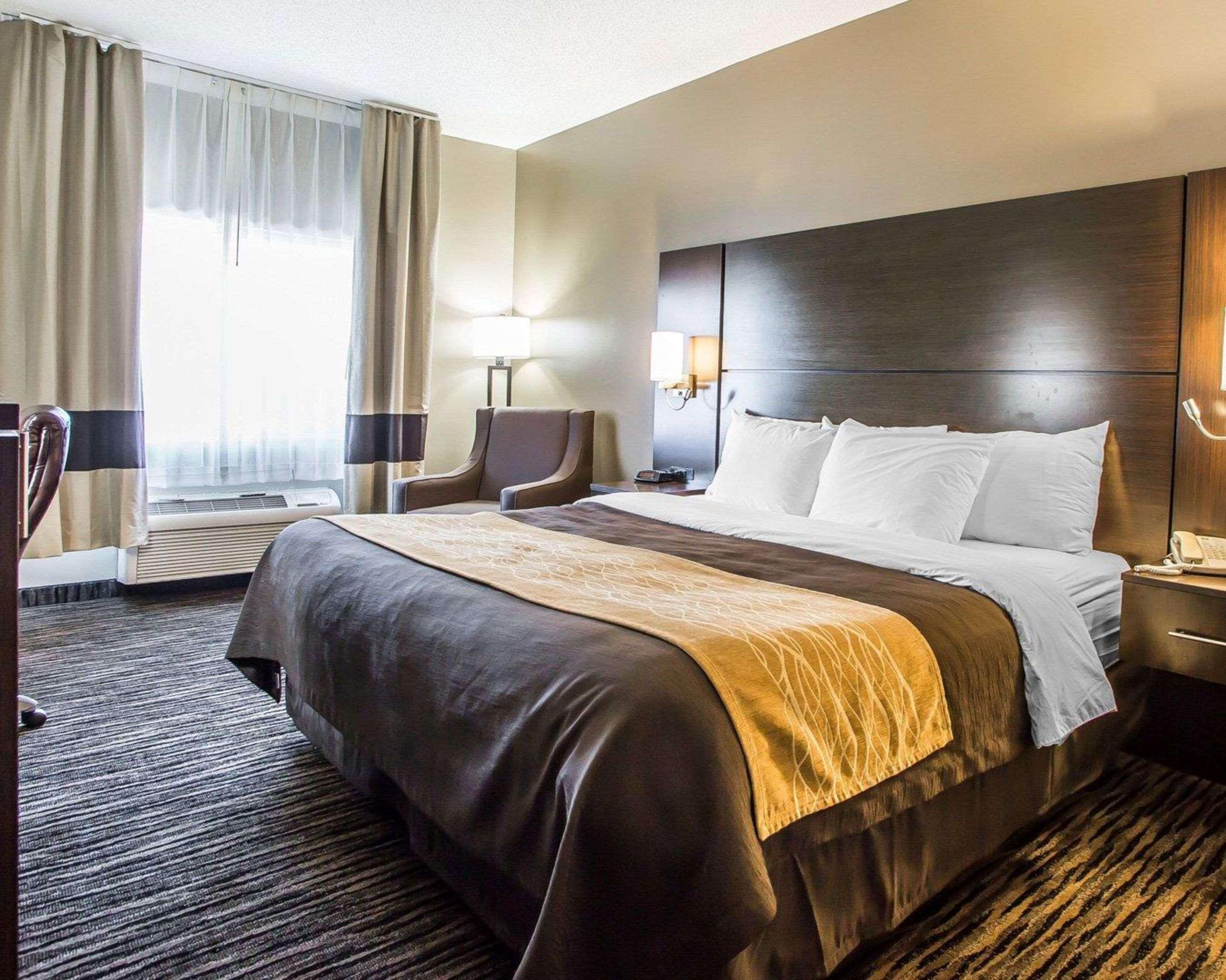 ROOM, KING BED