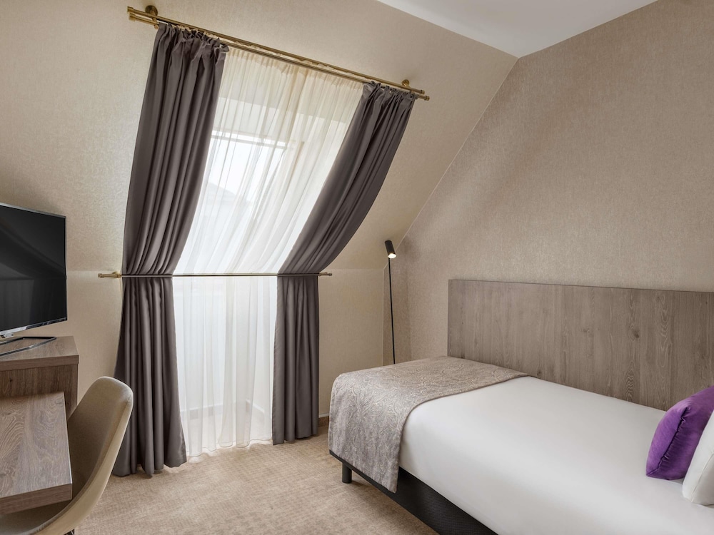 SUPERIOR, SINGLE BED