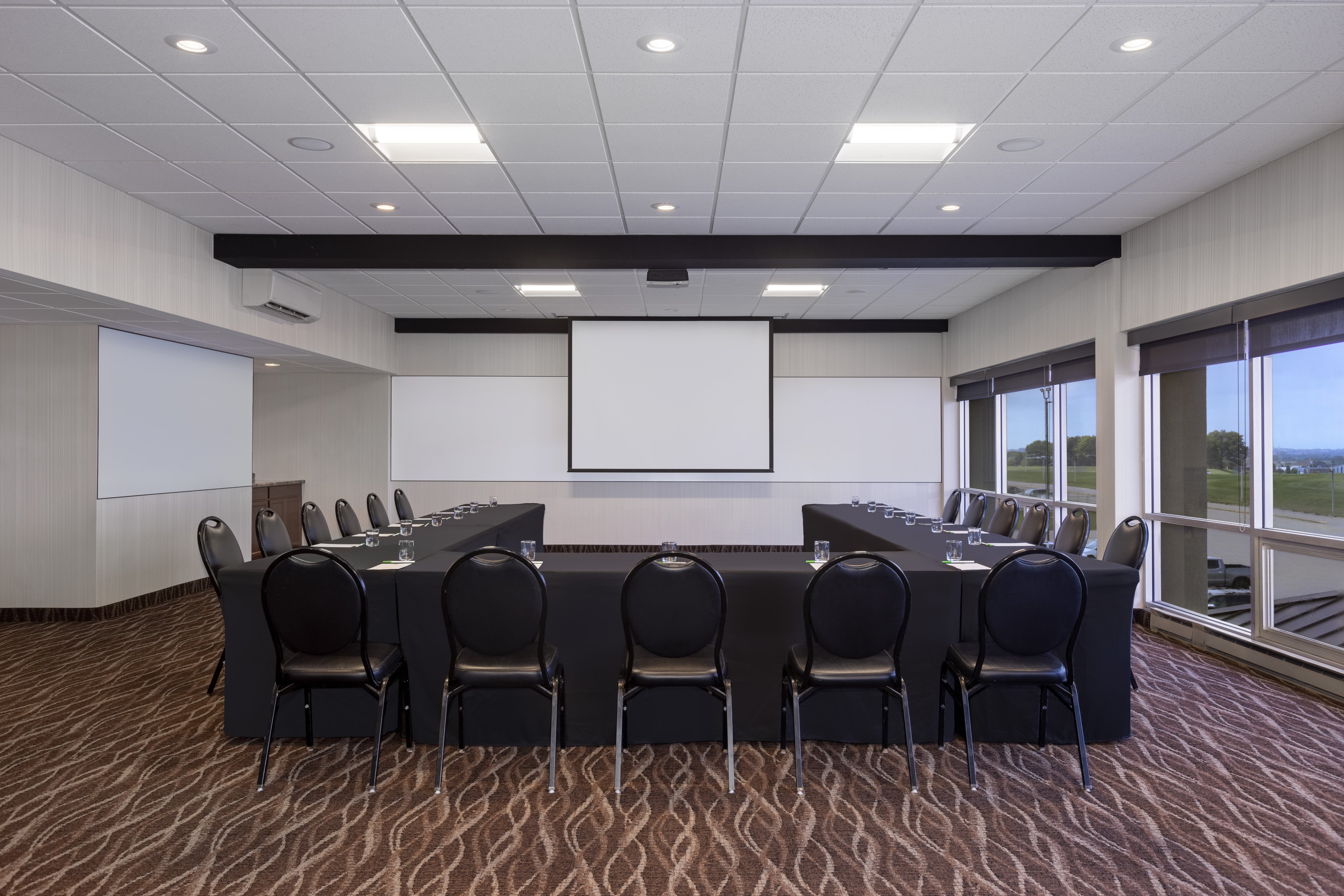 Holiday Inn Des Moines Airport Conf Center 68/79