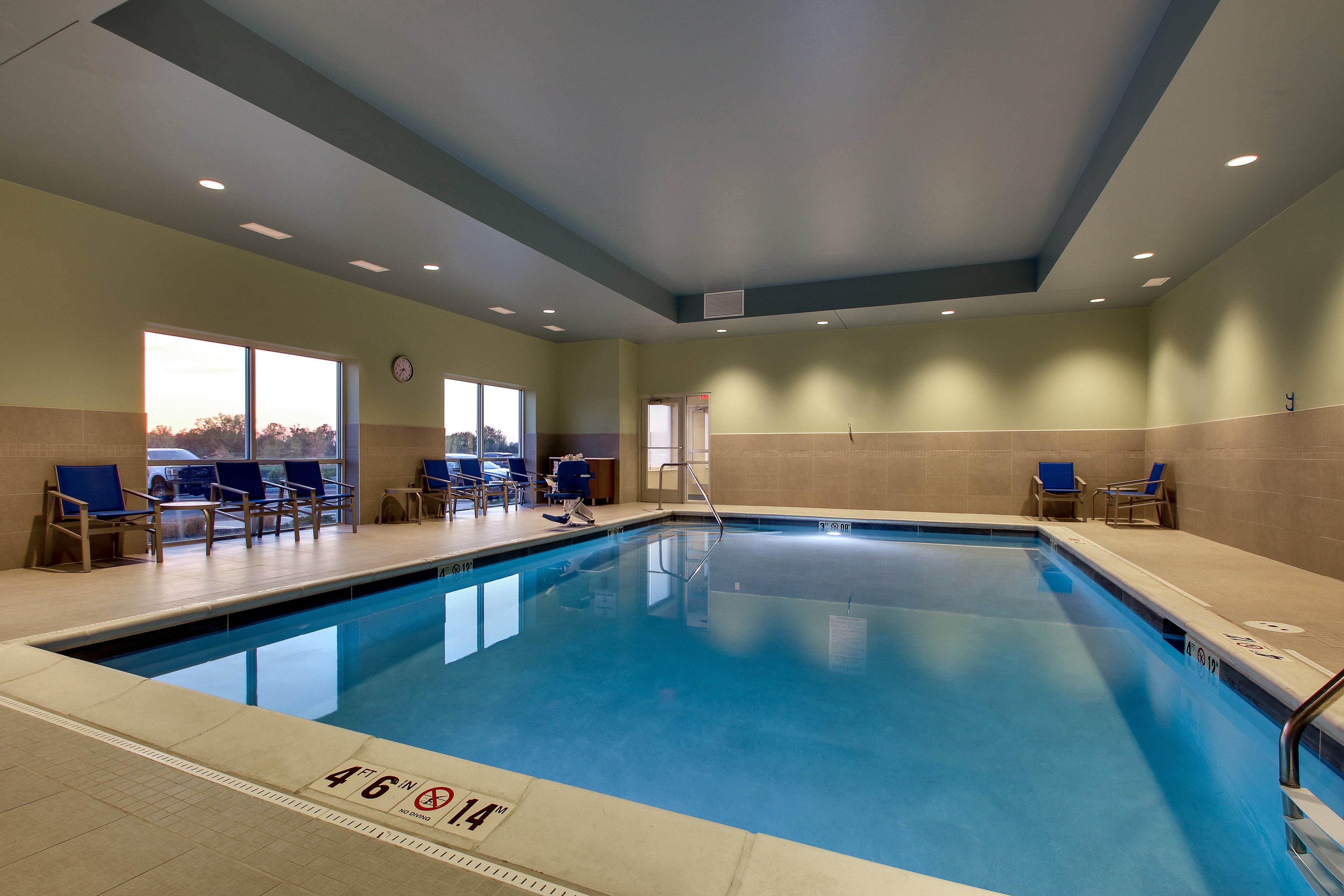 Holiday Inn Express & Suites Findlay North 32/52