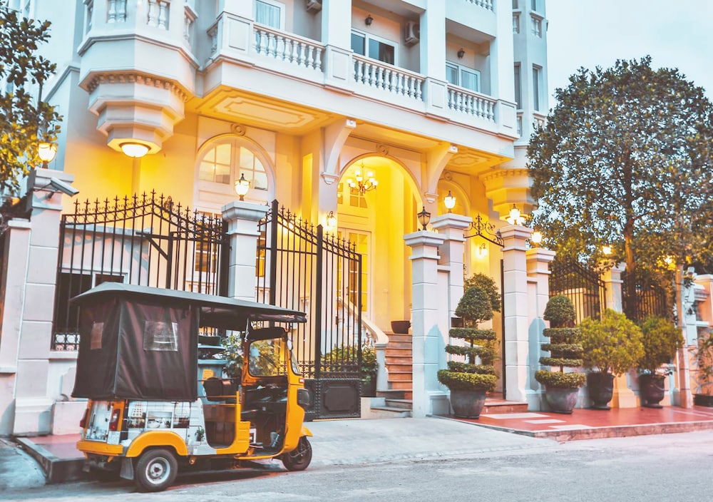 Palace Gate Hotel Residence 73/76