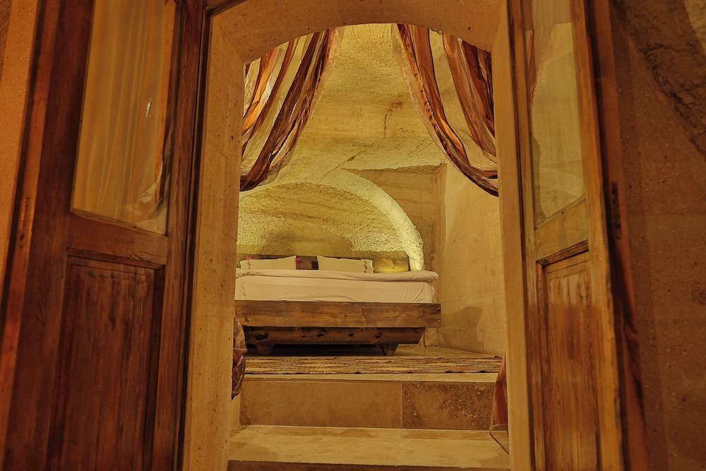 Demisos Caves The Hotel 20/50