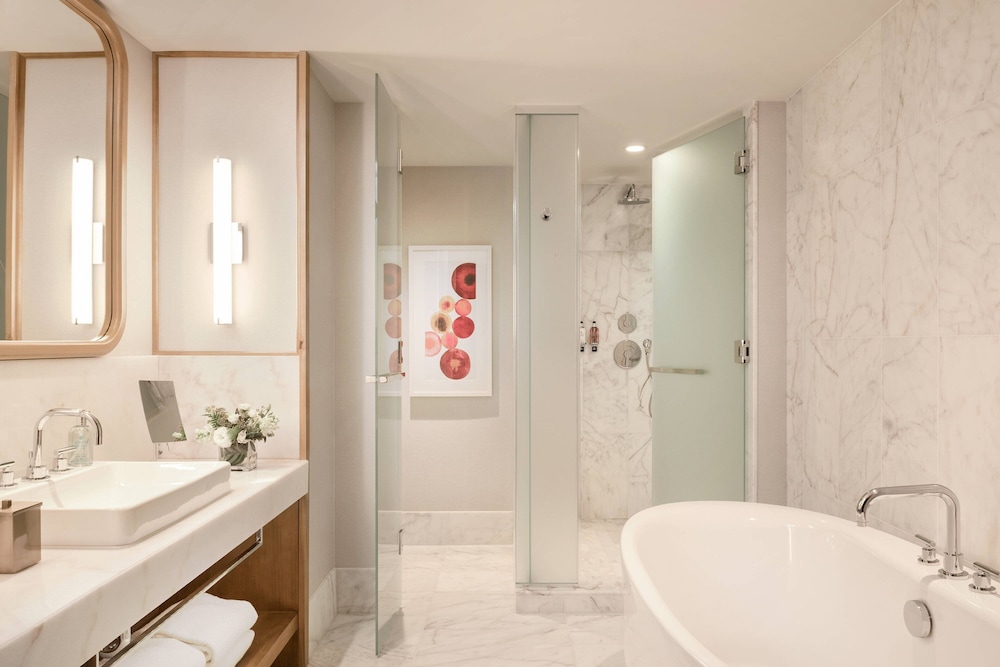 JW MARRIOTT PARQ VANCOUVER 8/52