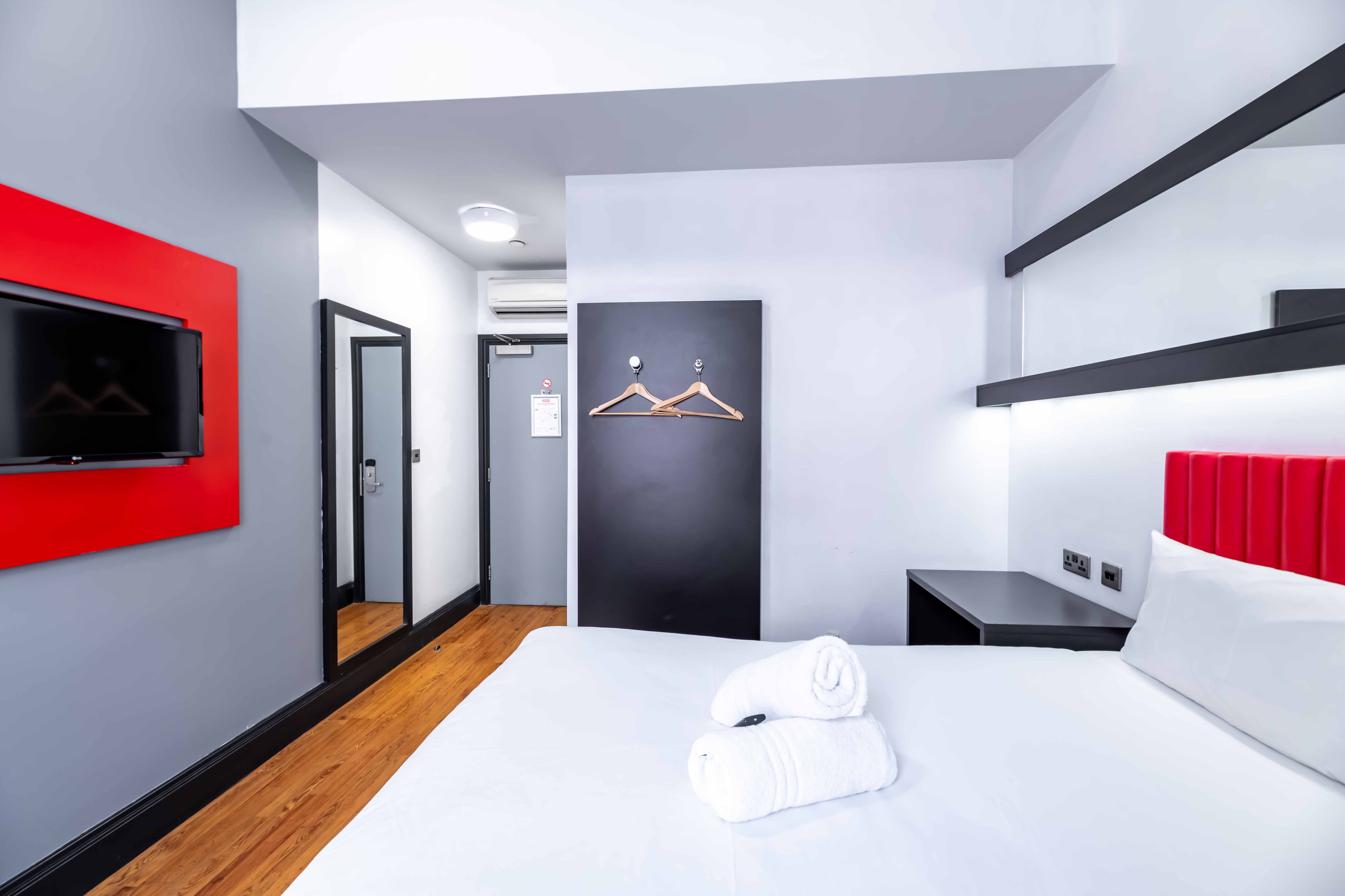 Superior, Queen Bed
