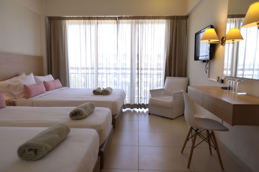 Sandy Beach Hotel & Spa 16/66