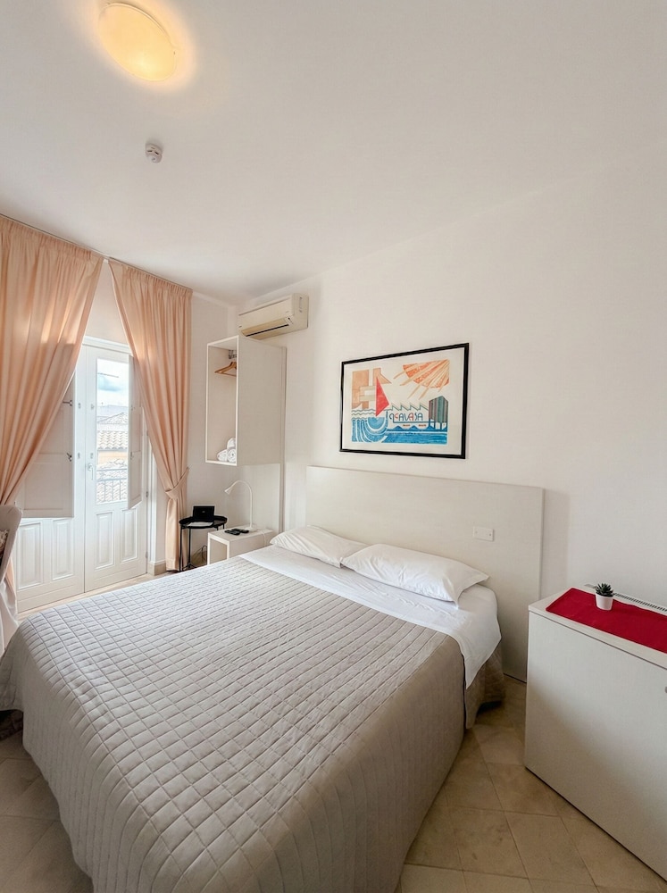 BASIC, QUEEN BED