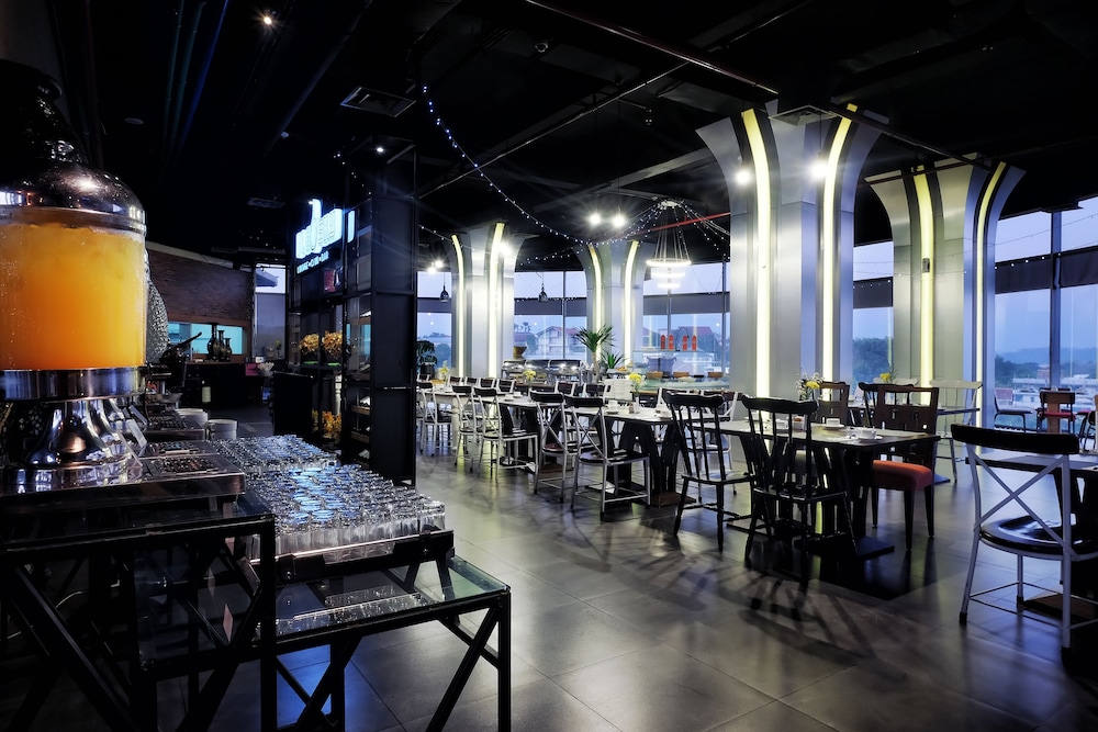 Grand Edge Hotel Semarang 43/59
