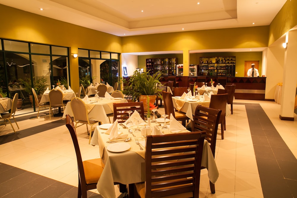 Gorillas Volcanoes Hotel 25/40