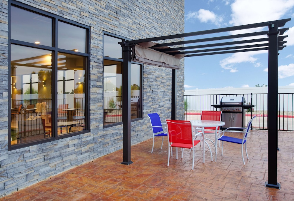 Hampton Inn Snyder 6/35