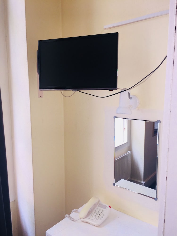 Gresham Hotel 36/50