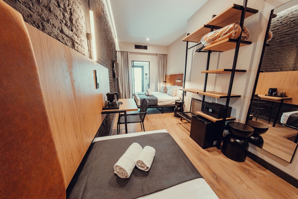 Transit Hotel 36/50