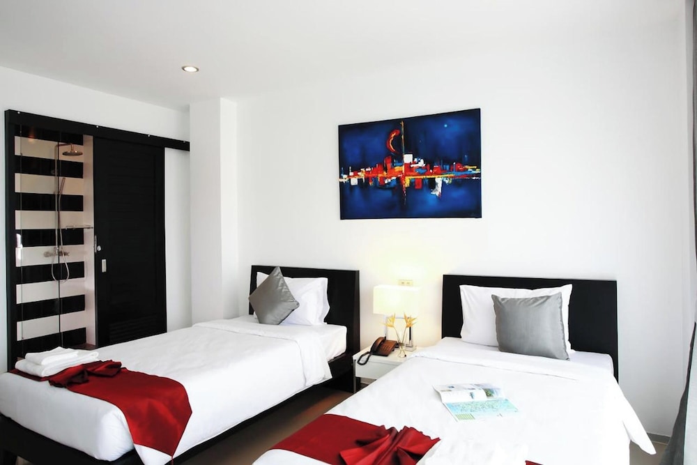 One World One Home Naiharn Hotel by ZUZU 13/50
