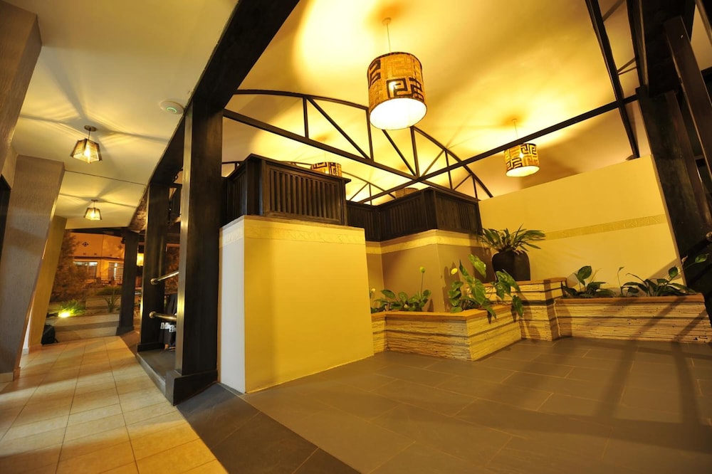 Gloria Hotel 8/35