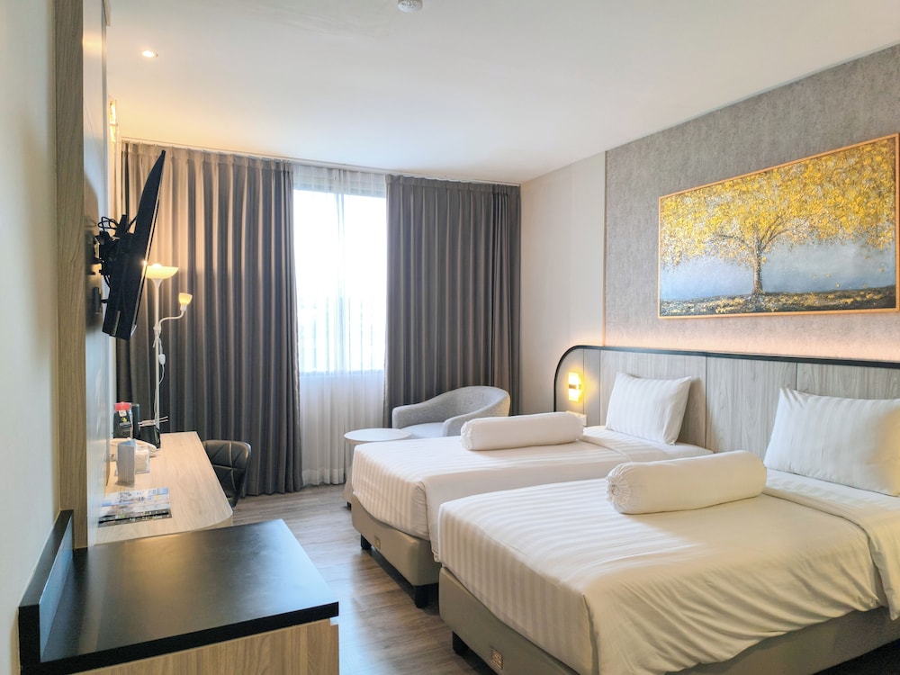 Front One Gosyen Hotel Salatiga 21/50