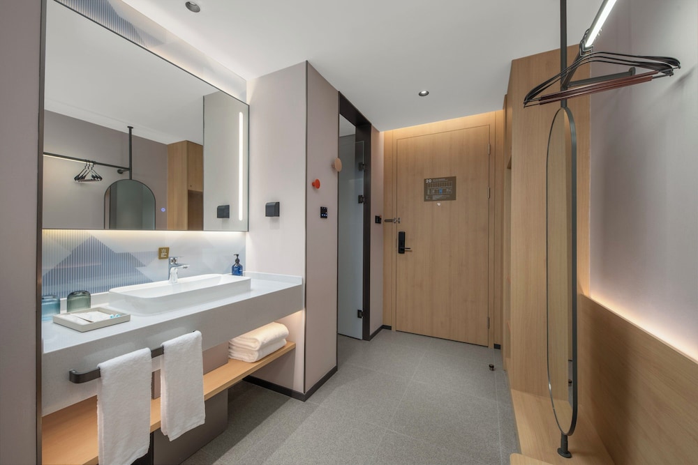 Standard, Twin Beds, Holiday Inn Express Qingdao Jimo By Ihg 2/2