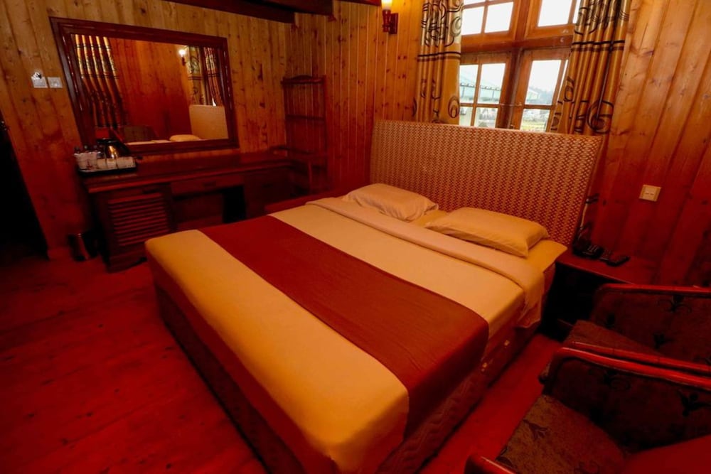 Alpine Hotel 8/27
