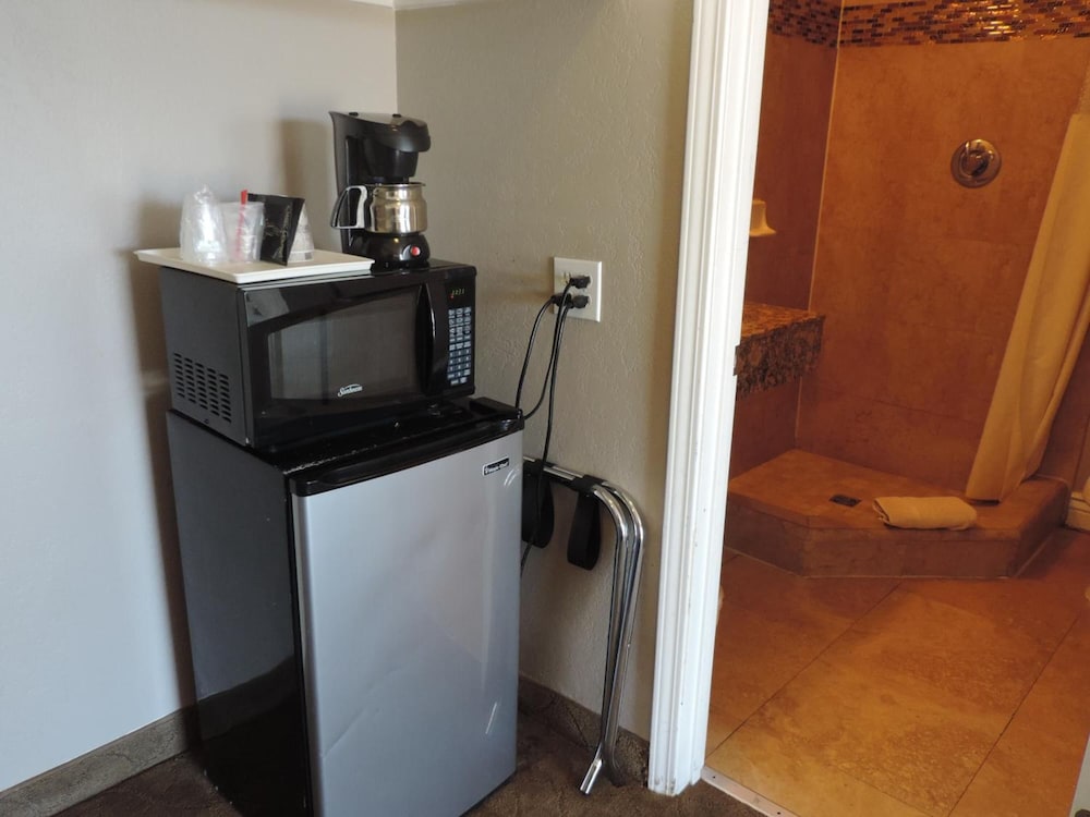 Lotus Of Lompoc - A Great Hospitality Inn 17/32