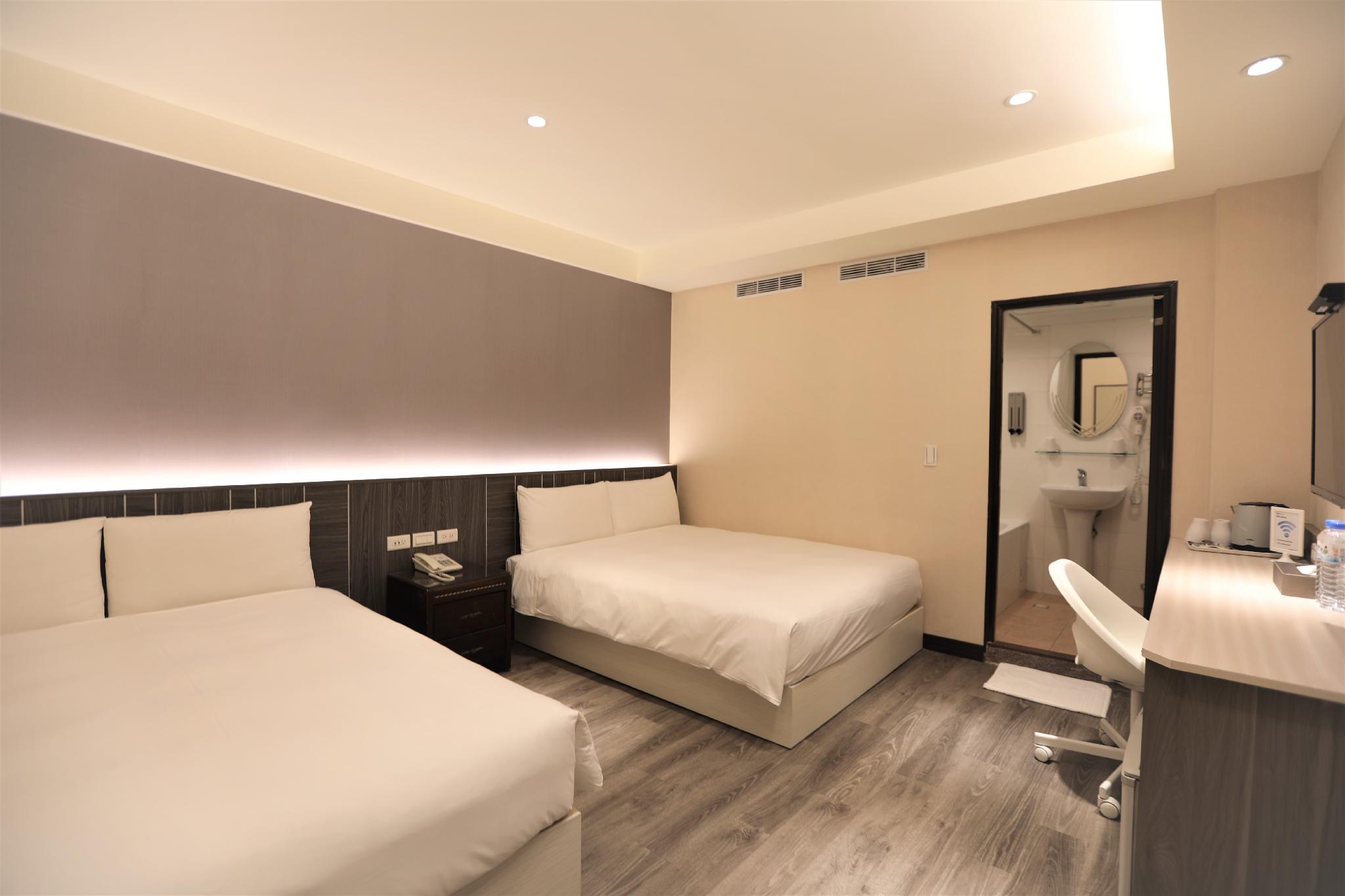 Standard, Quadruple, 2 Double Beds, No Window