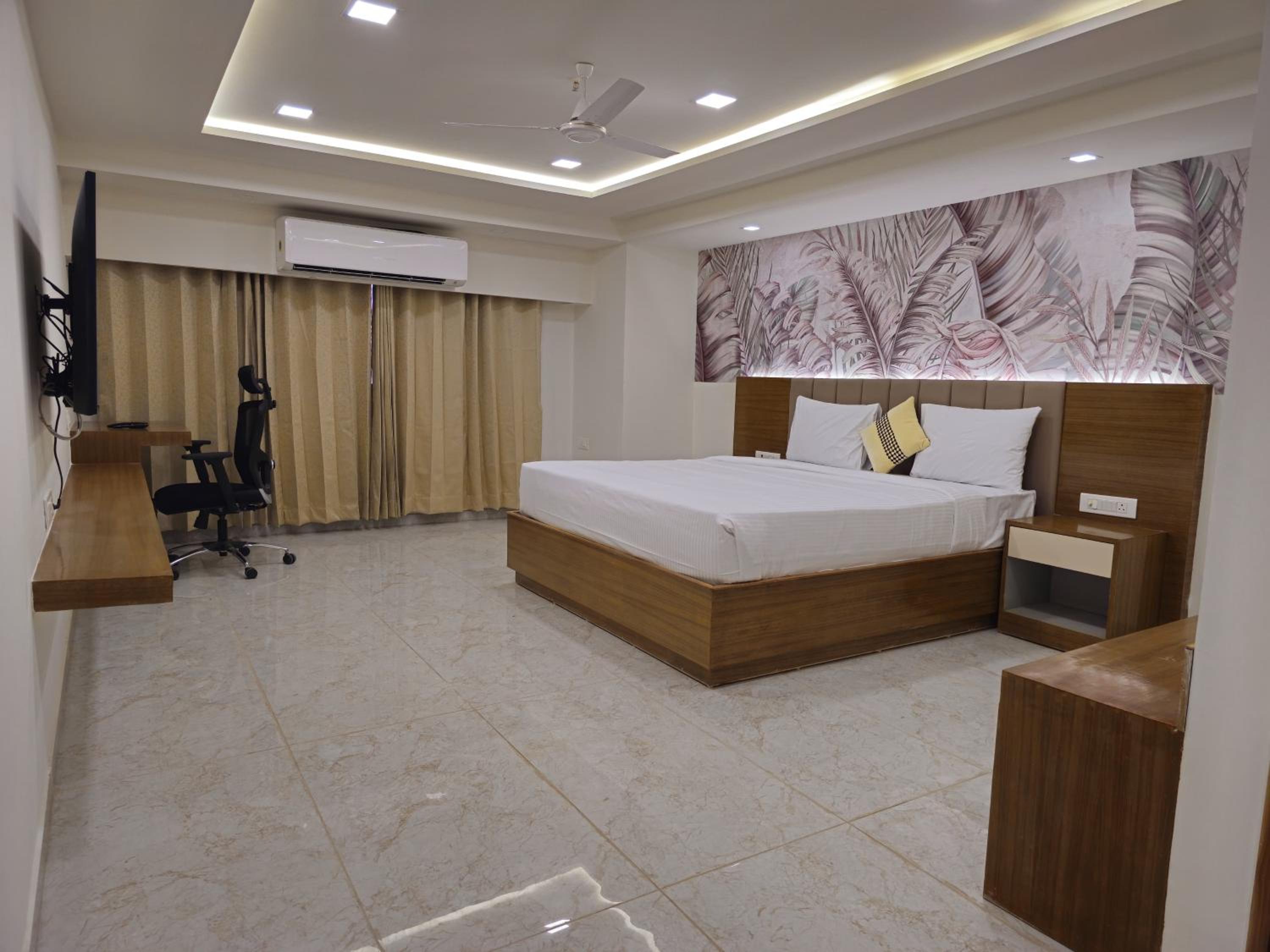 Ginger Ahmedabad Sg Road 17/39