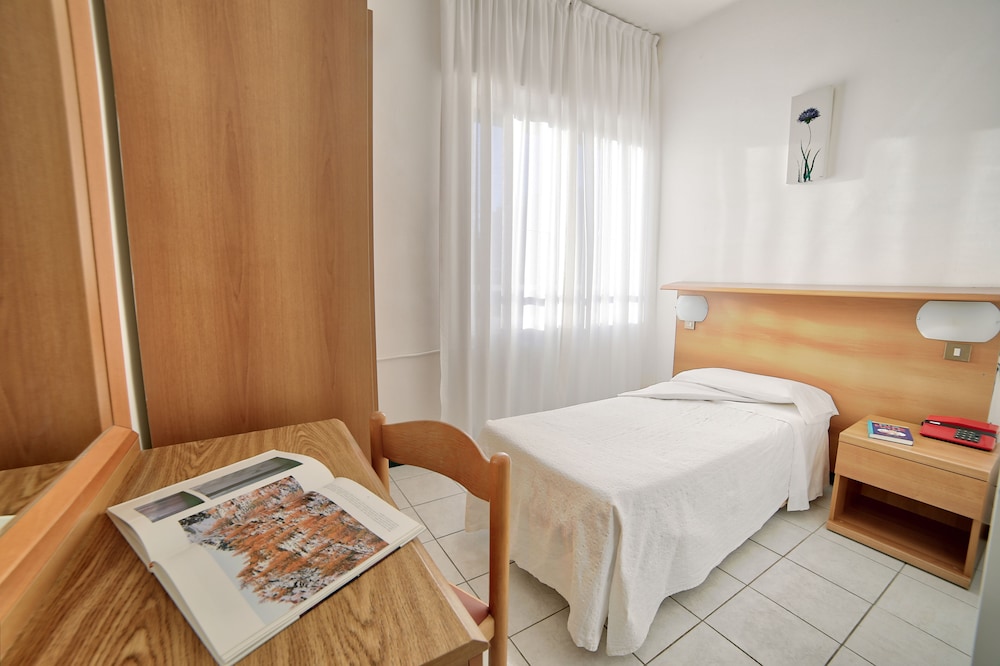 HOTEL MAYOLA 48/73