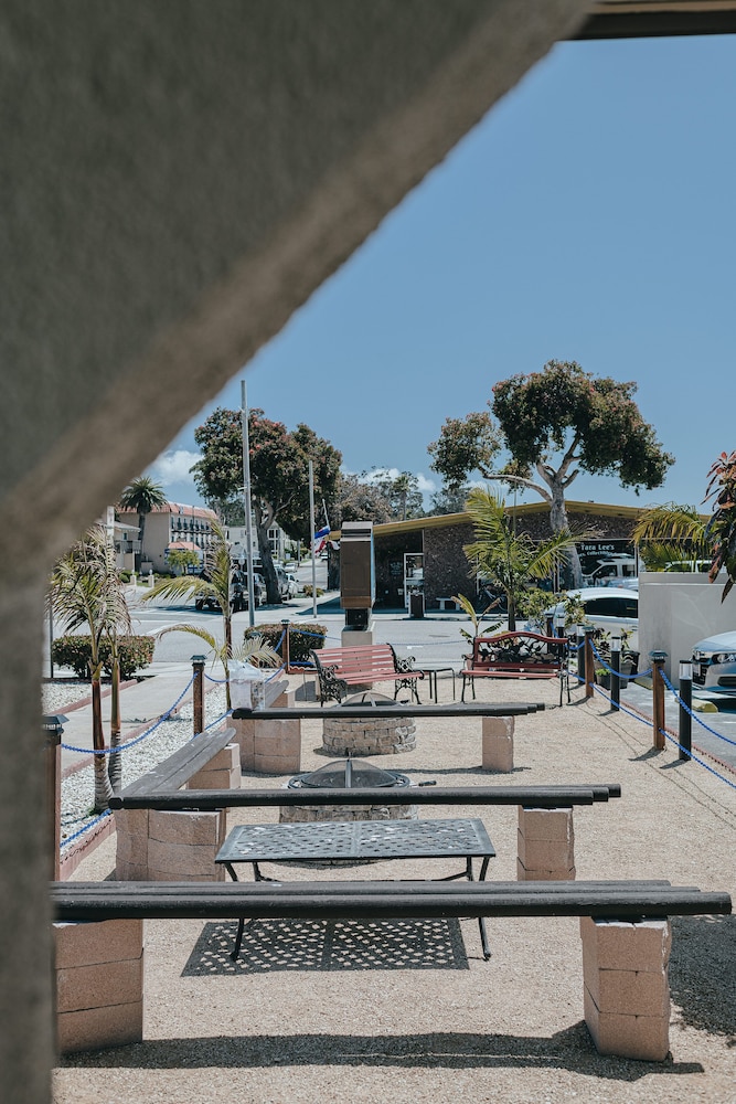 Sea Air Inn and Suites Downtown Morro Bay 41/50