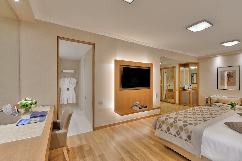 Divani Caravel Hotel 15/87