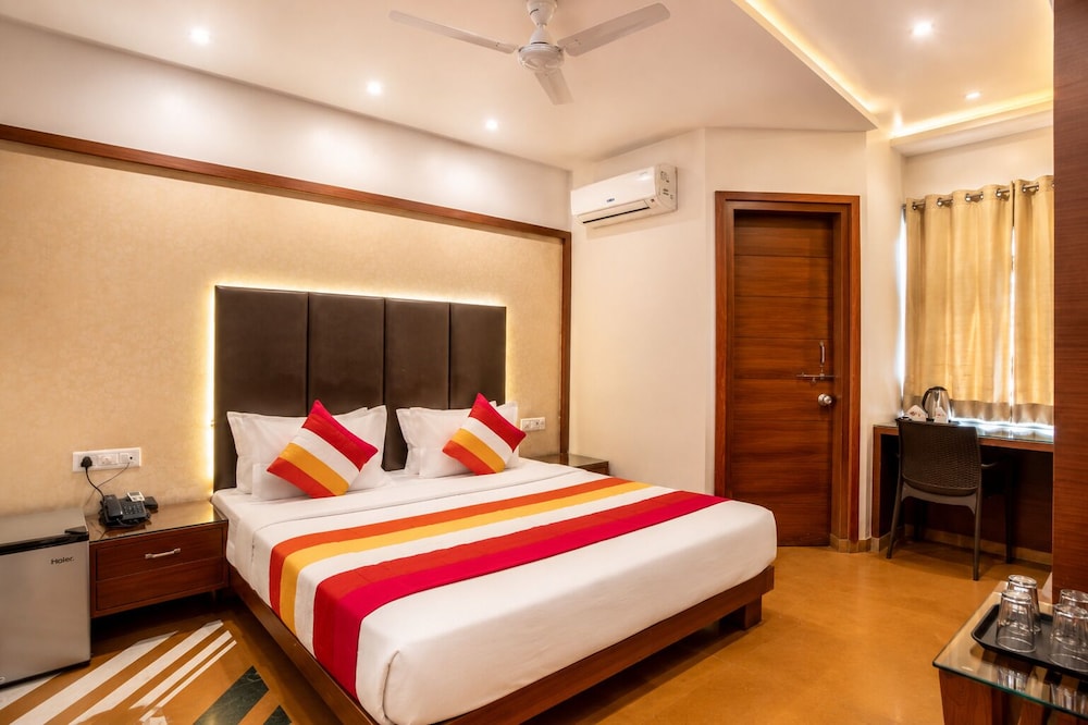 Uddhav Vilas Hotel 8/46