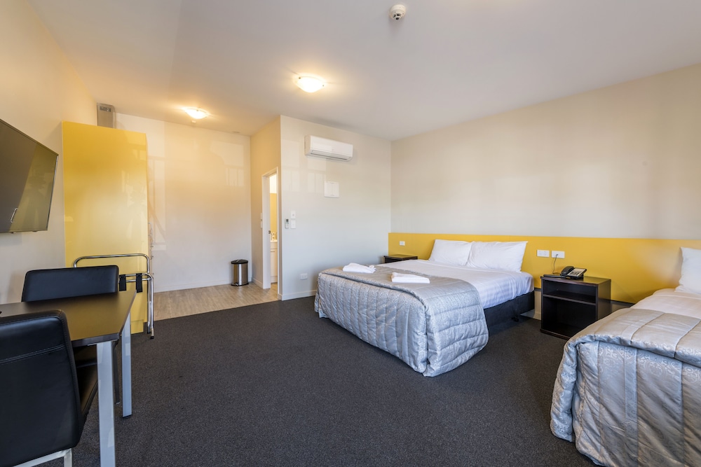 C Motel 23/40