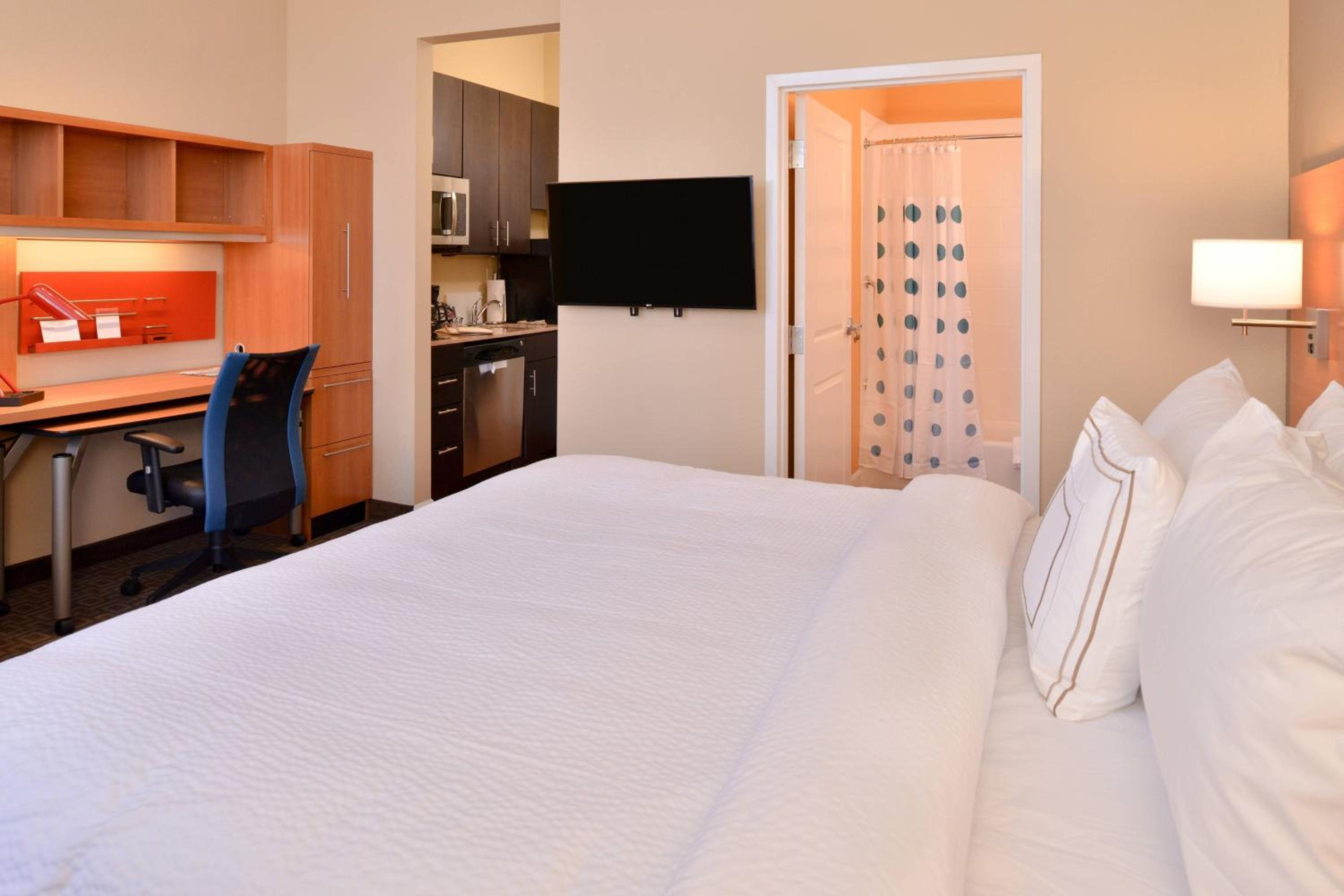 Studio, King Bed