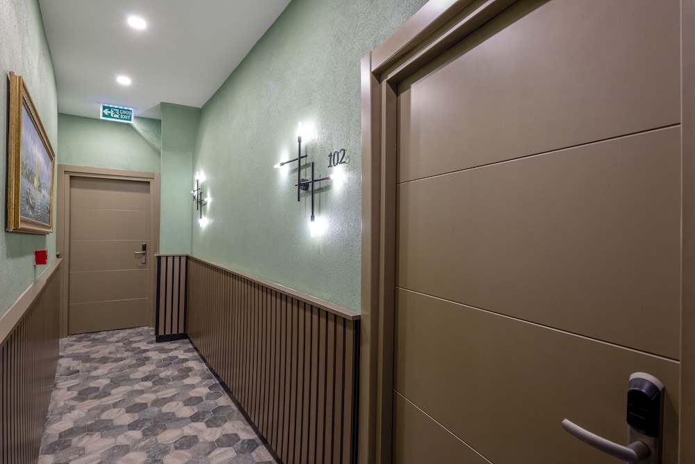 Ayramin Deluxe Hotel 53/78