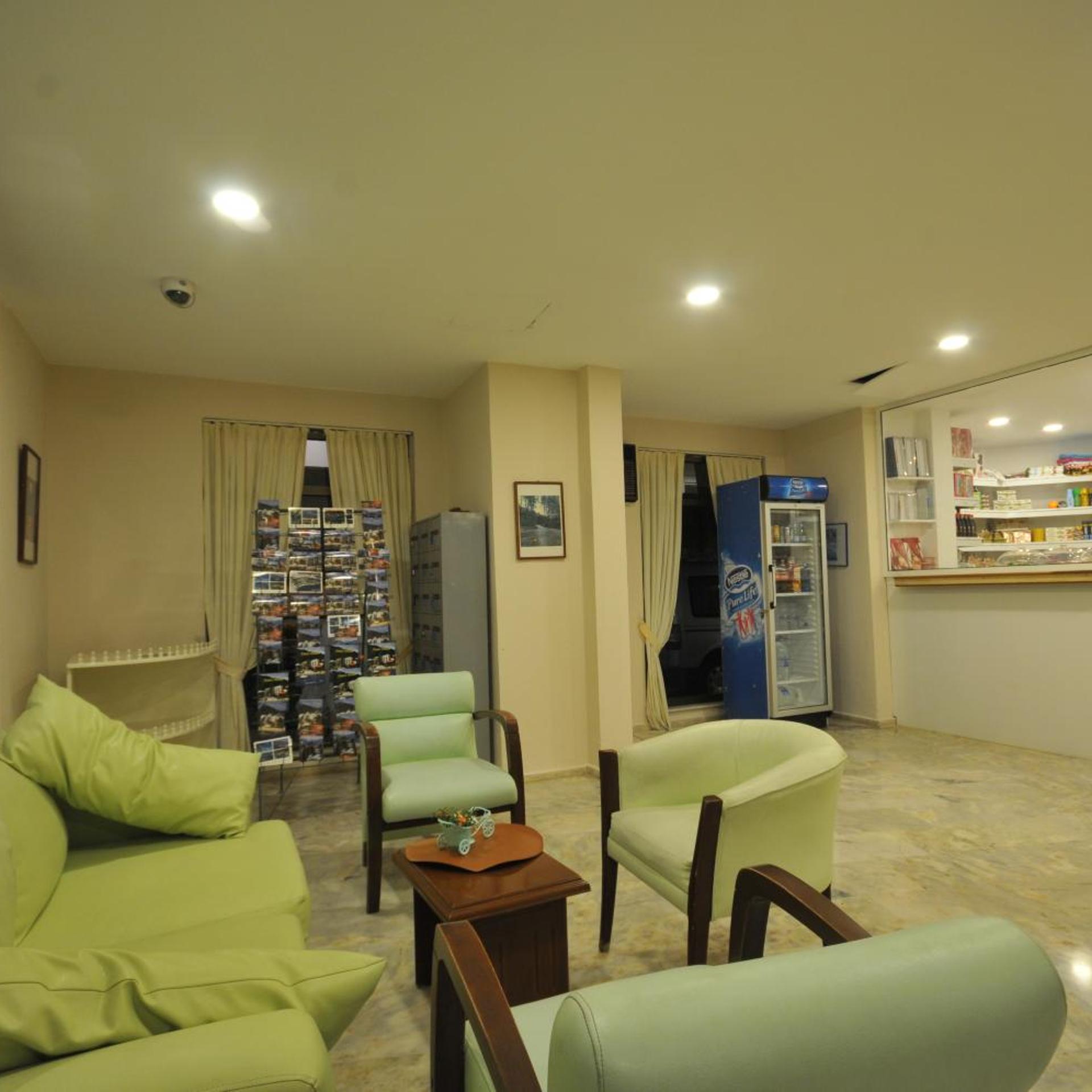 Amos Hotel 32/54