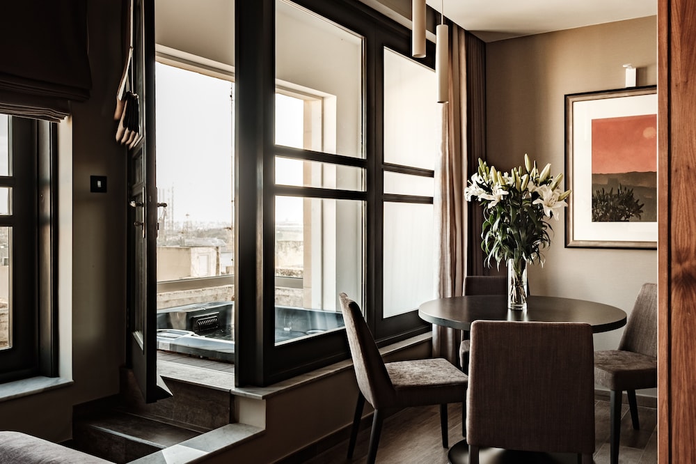 1926 Le Parisot Boutique Suites 17/36
