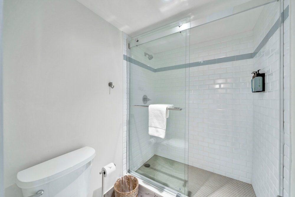 Suite, Queen Bed, Ocean View, Sofa, Ocean Tower