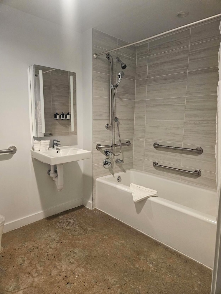 غرفة بسرير كينج لذوي الإعاقة، The Winfield Lofts, a Wyndham Hotel 3/3