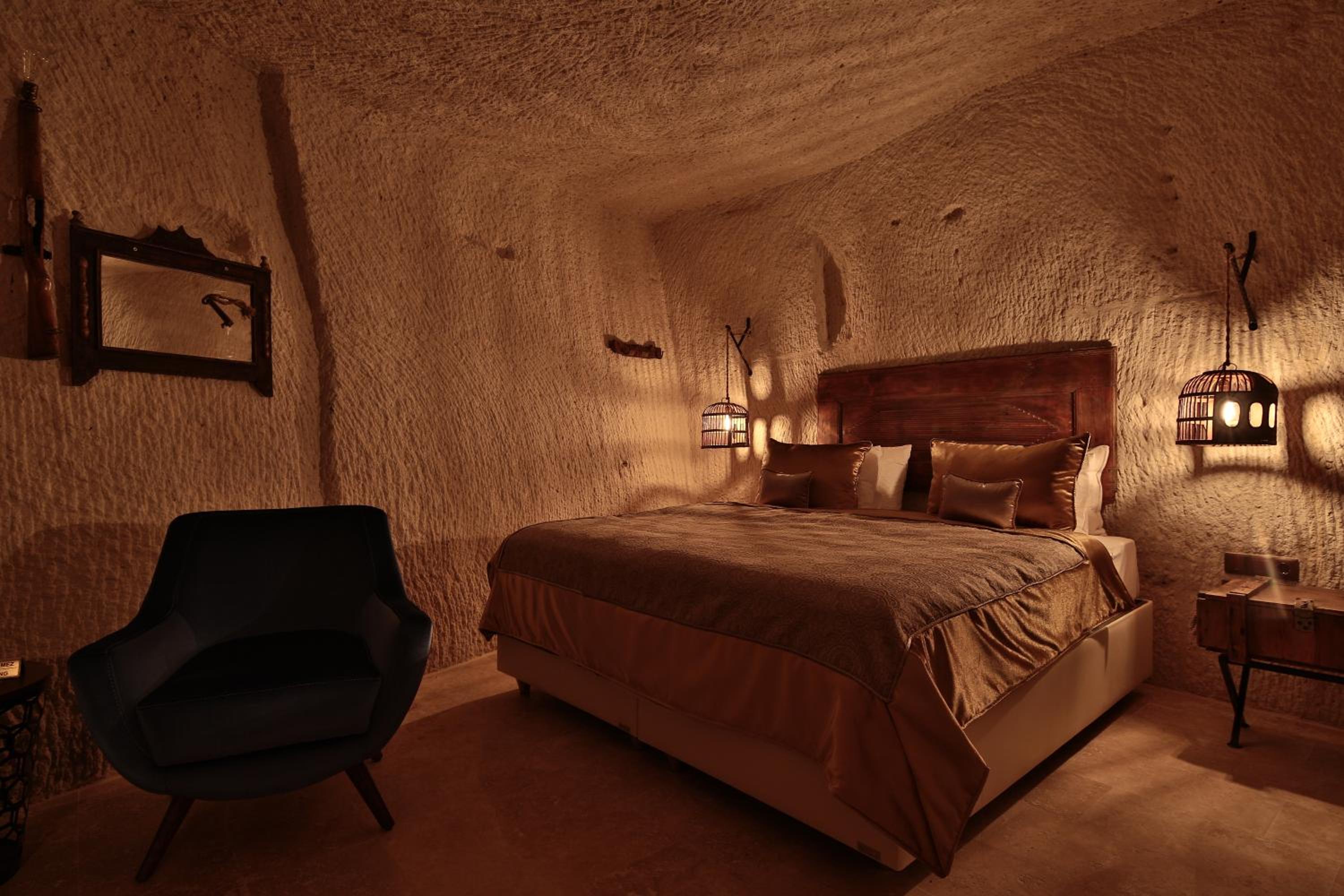 Cave, Suite