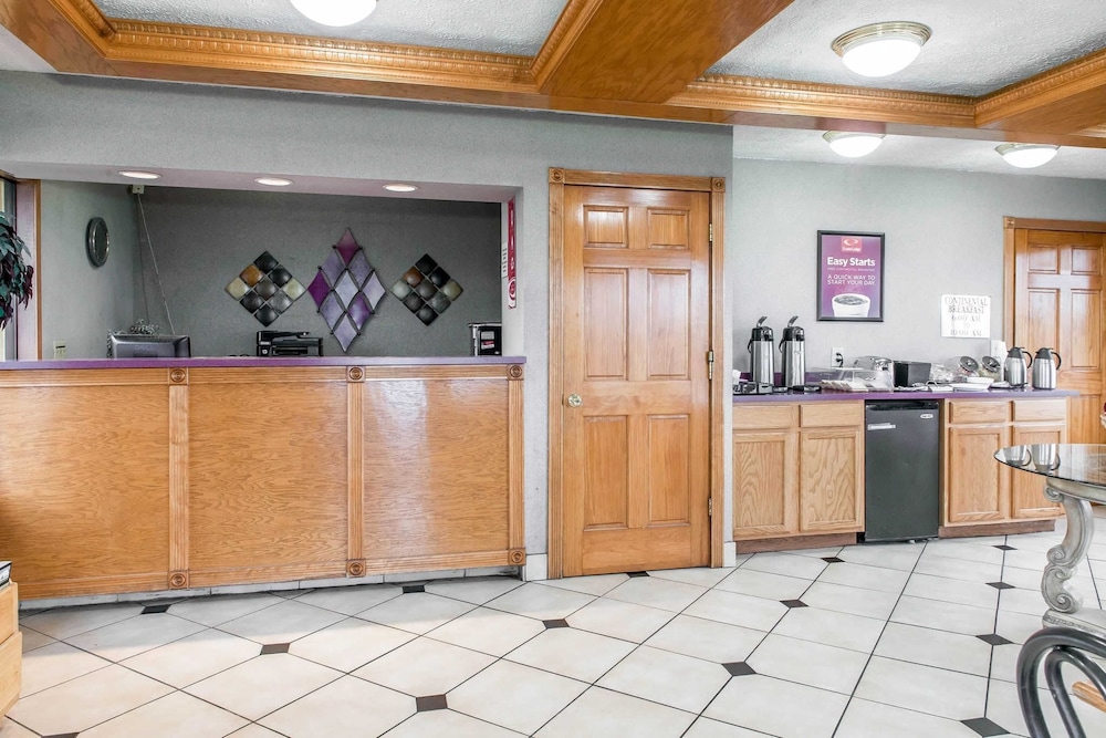 Econo Lodge Seymour, IN 9/37