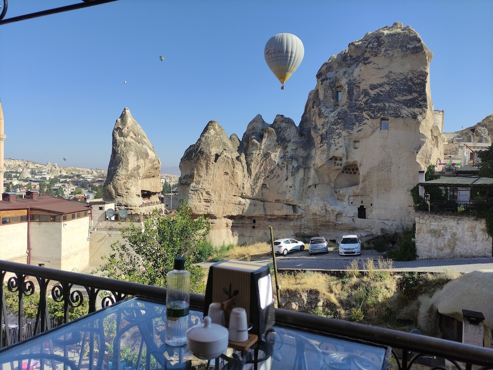 Elegance Cave Suites 41/47