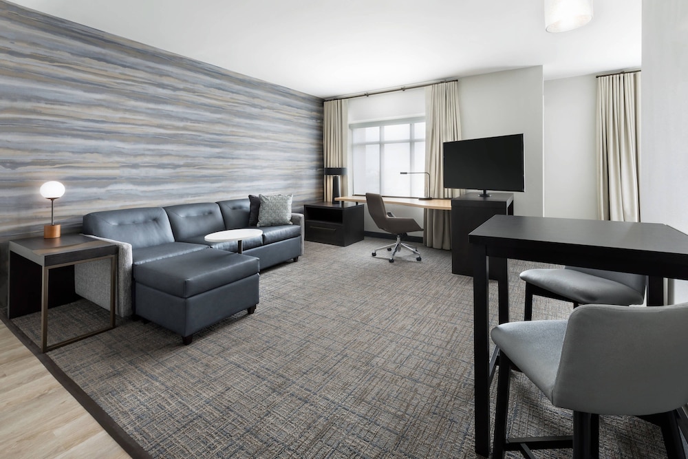 Residence Inn Long Island Garden City 30/51