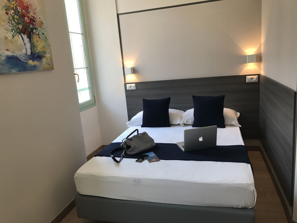 Boutique Hotel Neptune Nice 11/30